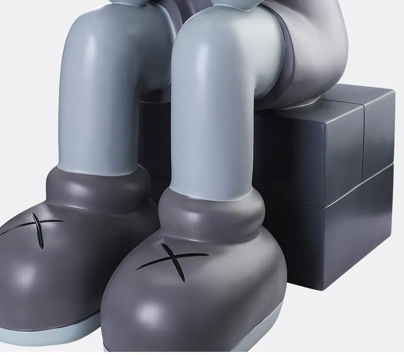 1: 1 Original Good Quality Sitting Size Kaws Replica Statue Action Figure Toys