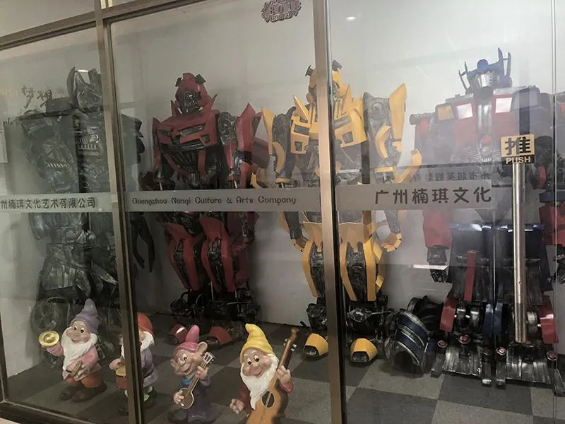 1: 1 Original Good Quality Sitting Size Kaws Replica Statue Action Figure Toys