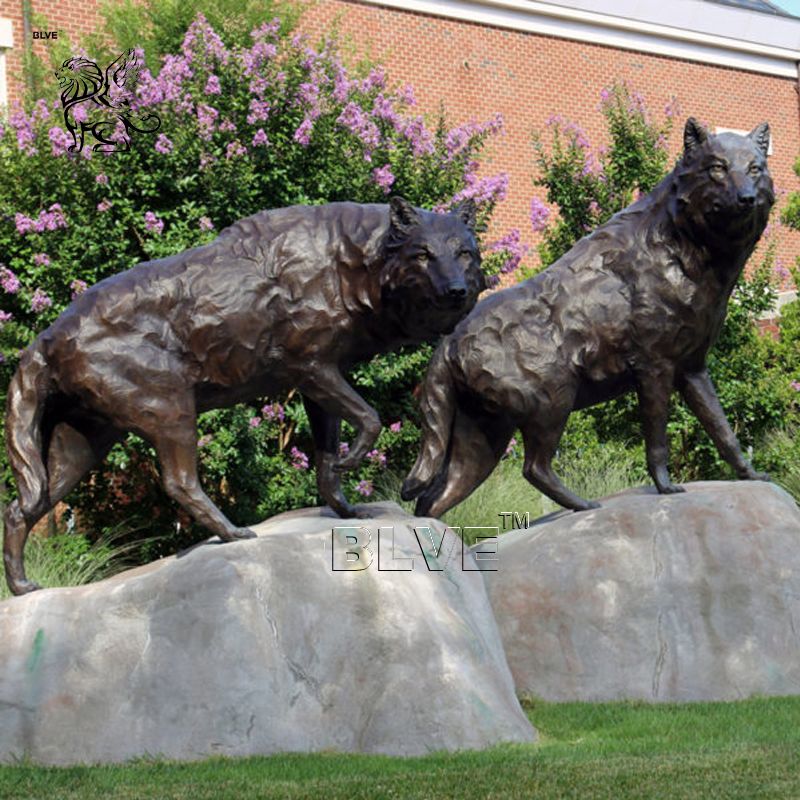 Blve Modern Outdoor Garden Art Metal Wild Ferocious Bronze Life Size Wolf Statue Sculpture