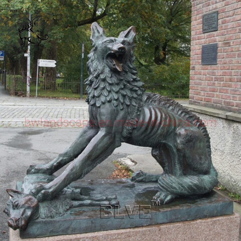 Blve Modern Outdoor Garden Art Metal Wild Ferocious Bronze Life Size Wolf Statue Sculpture