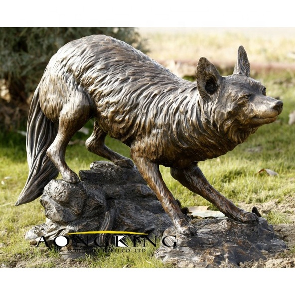 Bronze Sculpture Aggressive Wolf Ready to Fight Ferocious Wolf Bronze Statue for Outdoor