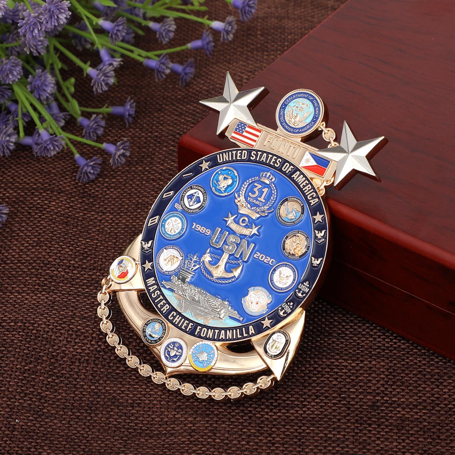 Canada in Customized Design with Zinc Alloy Factory Cheap in Special Design with 2D Logo Metal Custom Security Police Badges