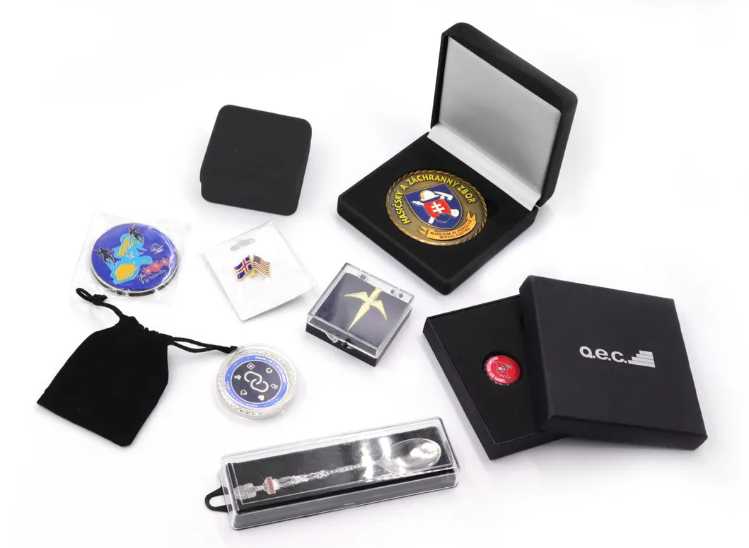 Custom Cartoon Shape Logo with Cheap Price Metal Keychain