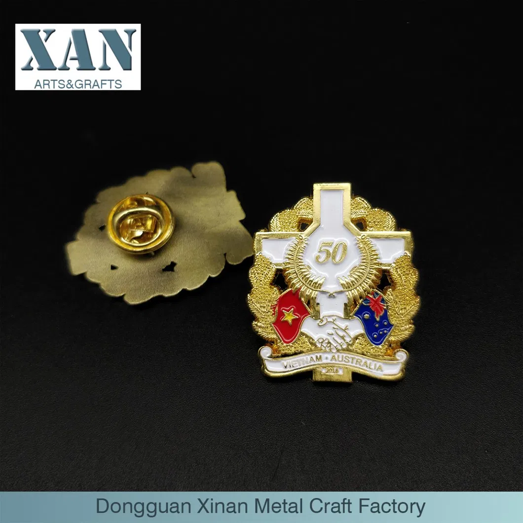 Factory Wholesale Custom Enamel 3D Gold Souvenirs Badge Pins
