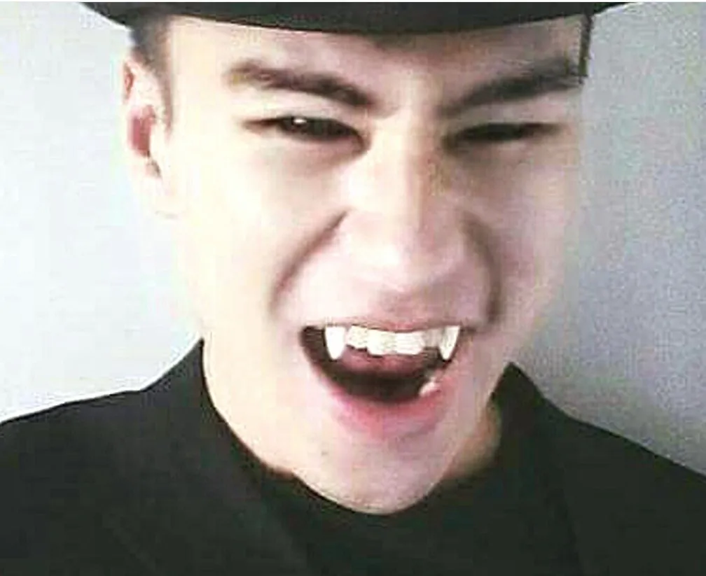 Holiday Decoration Halloween Vampire Dentures for Party