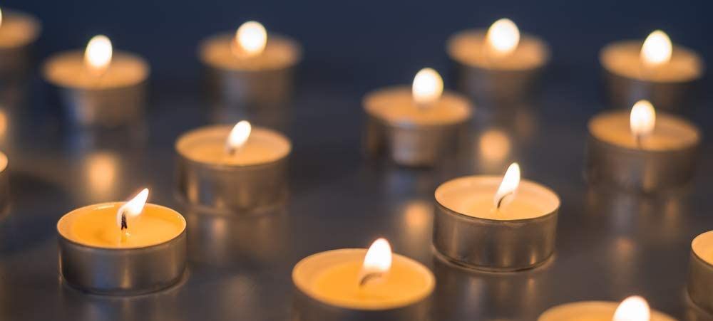 Home Decoration 4 Hours Burning Unscented Tealight Candles with Straight Aluminum Box Holder