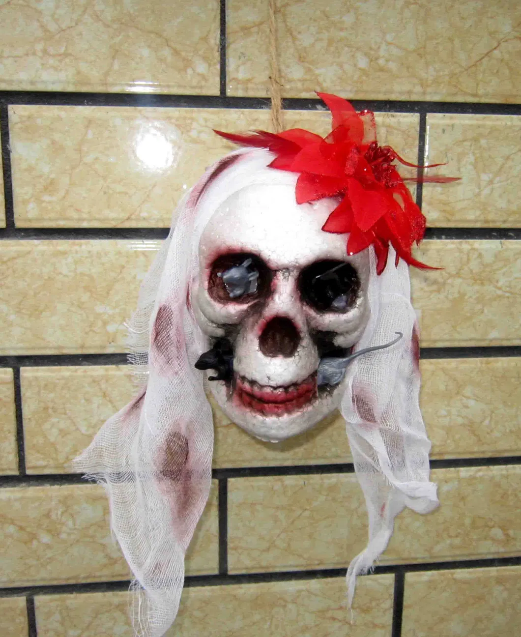 Hot Selling Hanging Scary Skulls with Mouse Home Halloween Decoration Supplies