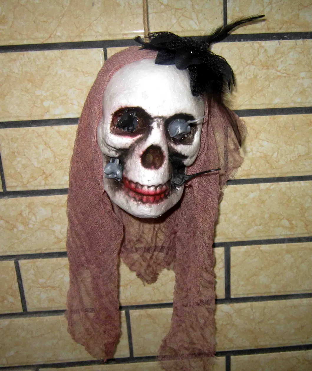 Hot Selling Hanging Scary Skulls with Mouse Home Halloween Decoration Supplies