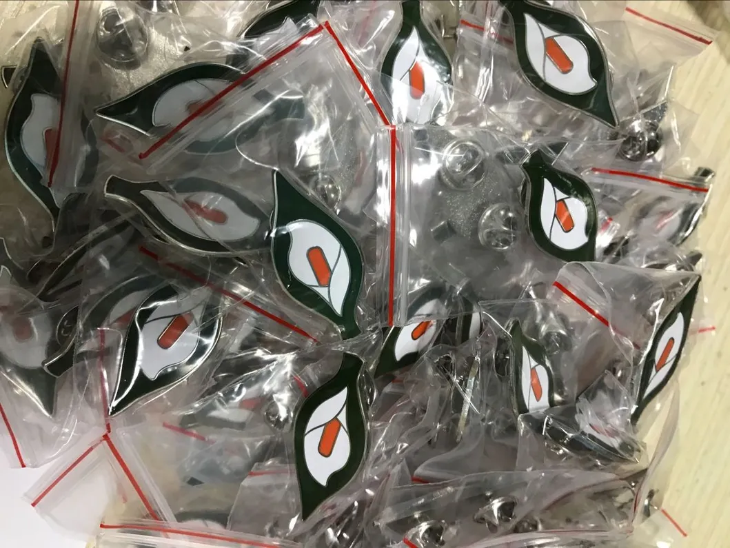 Pink Bra Brooch Sexy Hot Lace Underwear Desire Combustion Couple Badge Lapel Backpack Denim Enamel Pin Female Jewelry Gifts