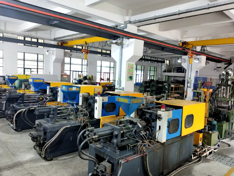 Plastic PE Artificial Plant American Pine Tree with Cone in Pot for Christmas Decoration (48820)