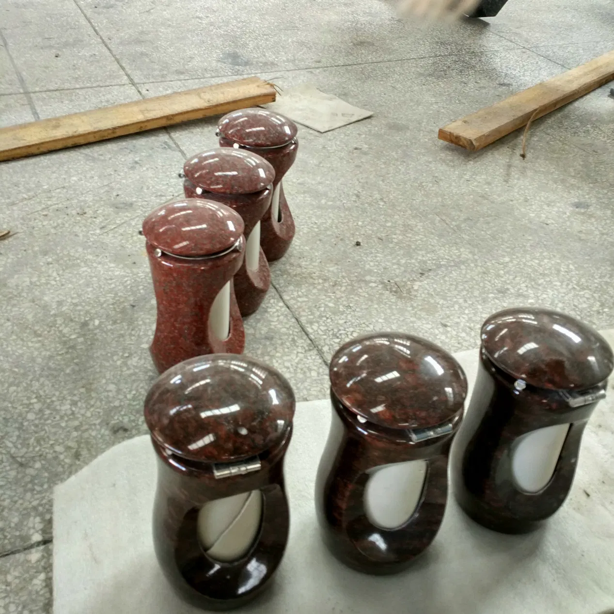 Red Granite Cemetery Granite Lanterns for Tombstone