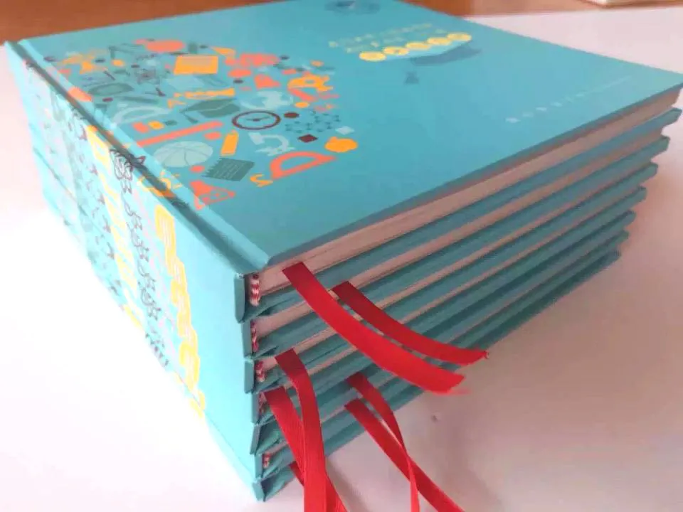 to Print Students′ Yearbooks and Albums for Children′s Growth